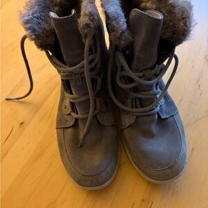 Women’s  Faux Fur Lined Lace-Up Winter Boots — Gray